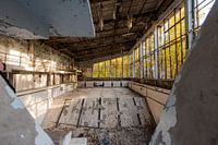 Duikbad in het zwembad van de spookstad Prypyat bij Tsjernobyl