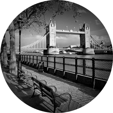 LONDON Aan de oever van de Theems en de Tower Bridge van Melanie Viola