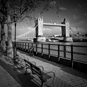 LONDON Aan de oever van de Theems en de Tower Bridge van Melanie Viola