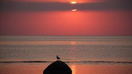 A romantic evening on the beach by Rolf Raderschatt