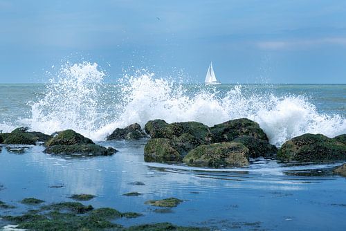 Opspattend water aan de kust van Walcheren by Deem Vermeulen