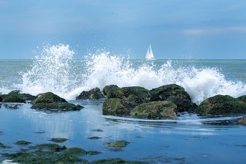 Opspattend water aan de kust van Walcheren van Deem Vermeulen