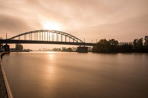 John Frostbrug tijdens de zonsopgang Arnhem