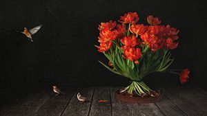 Orangefarbene Tulpenzwiebeln mit Gartenvögeln von Cindy Dominika