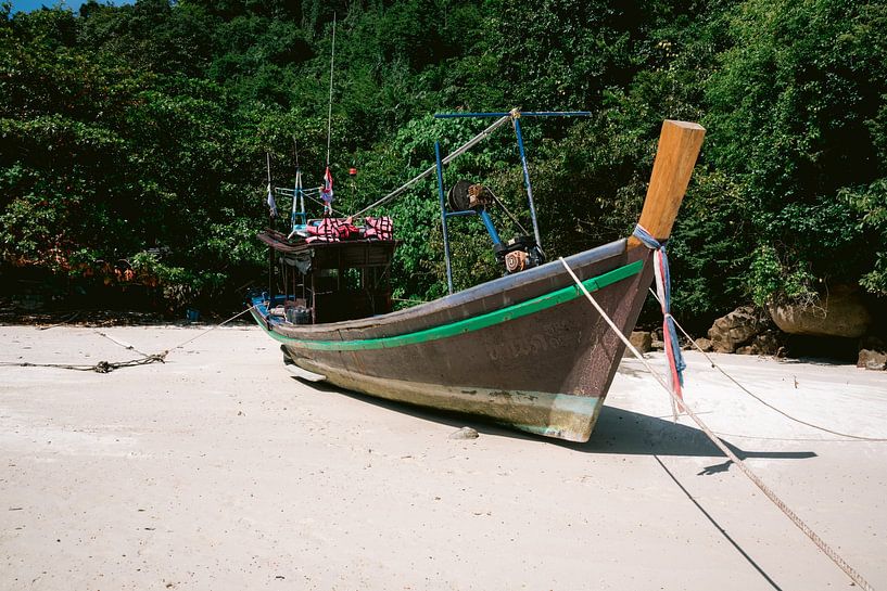 A boat on the beach of Thailand by Lindy Schenk-Smit