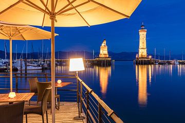 Haven in Lindau aan het Bodenmeer bij nacht van Werner Dieterich