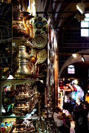 Theeketel in de grote bazaar van Oguz Özdemir