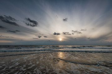 Zonsondergang, strand Noordzee van Keesnan Dogger Fotografie