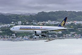 Singapore Airlines Boeing 777-200 bij Wellington Airport. van Jaap van den Berg