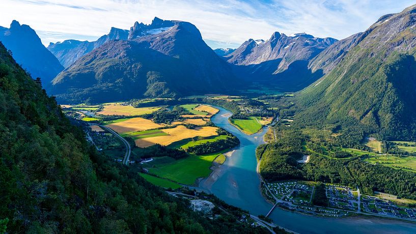 Andalsnes vom Aussichtspunkt Nesakla in Norwegen von Jessica Lokker