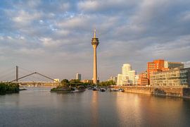 Golden hour in the Media Harbour Düsseldorf by Michael Valjak