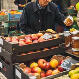 Warenmarkt op Mallorca van Milou Schothuis