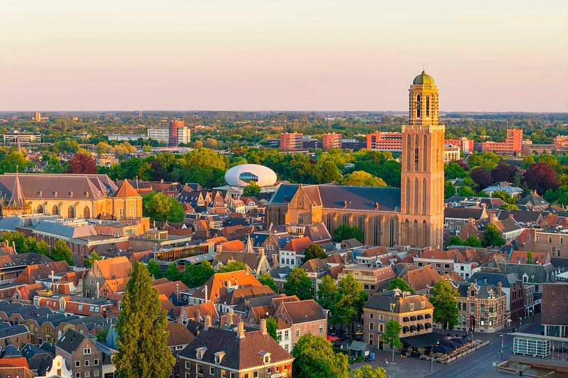 Luftaufnahme des Stadtzentrums von Zwolle während eines ...