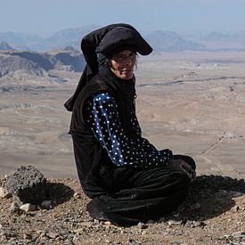 Bedoeïene vrouw in Jordanië van Gonnie van de Schans