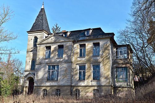 Verlaten, sprookjesachtig spookhuis in de regio Oderbruch