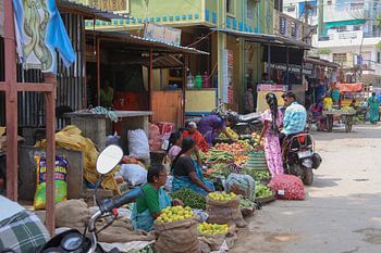 Reisfotografie: Vrouwen bieden hun waren aan in India