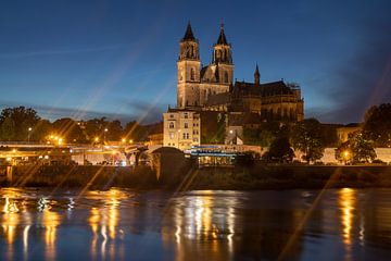 La cathédrale de Magdebourg de nuit sur t.ART