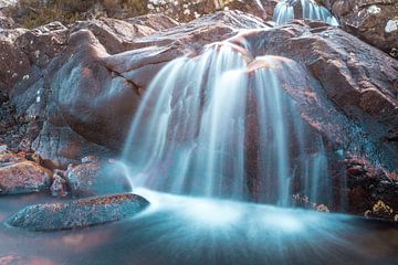 Een feeërieke waterval van Nike Liscaljet