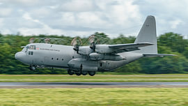 Österreichisches Transportflugzeug vom Typ Lockheed C-130K.