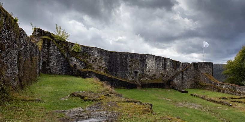 Château d'Herbeumont sous un ciel étoilé, Belgique par Imladris Images