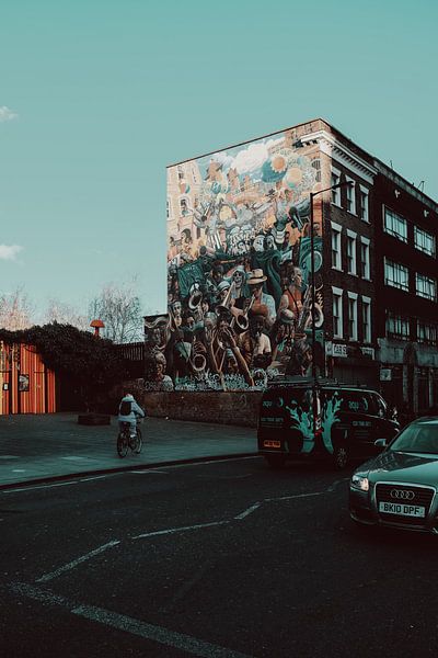 London by Hello Pompoyo