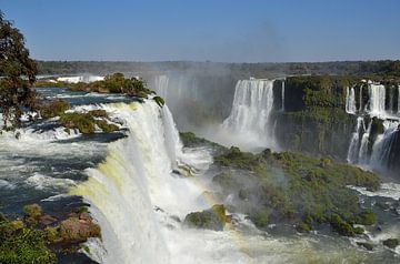 Iguaçu falls in Brazil by Karel Frielink