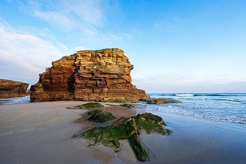 Strand bij Las Catedralis Spanje