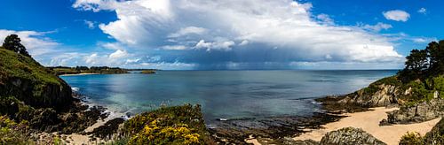 Panorama van buien die over zee trekken bij de Gros Rocher, Belle Ile en Mer, Frankrijk