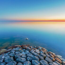 A beautiful sunset with beautiful clear water. by Eelco de Jong