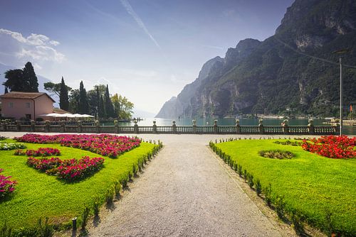 Tuinen aan het meer. Riva del Garda, Italië