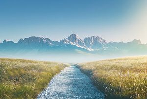 Zauberhafter Sonnenaufgang über den Dolomiten