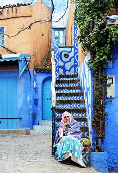 Berber woman in blue spheres