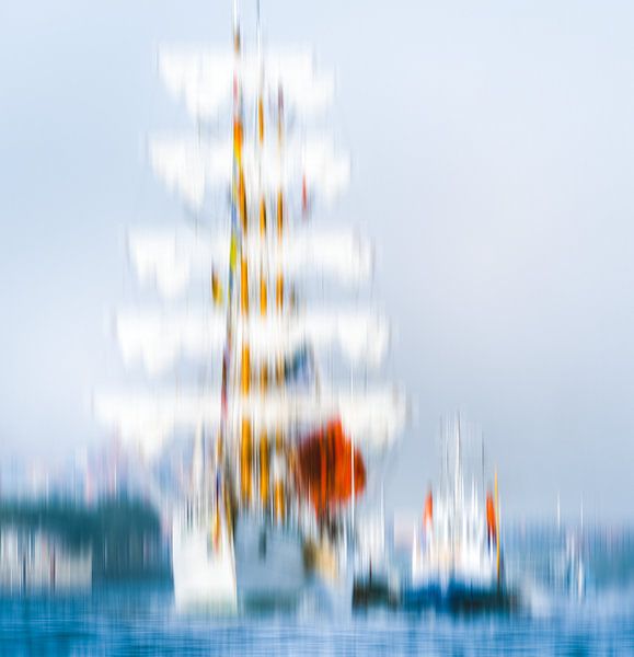 Segelschiff im Hafen von URS.INHO