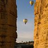 Des ballons dans l'air du matin en Cappadoce, Turquie sur Johan Zwarthoed