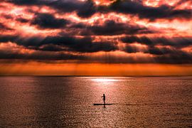 Glühender Sonnenuntergang, Gloeiende zonsondergang von Karin Luttmer