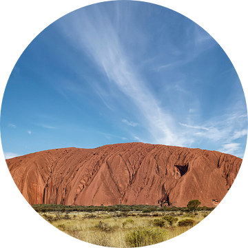 Uluru. voorheen Ayer's Rock. Is een grote zandstenen rotsformatie in Uluru-Kata Tjuta National Park van Tjeerd Kruse