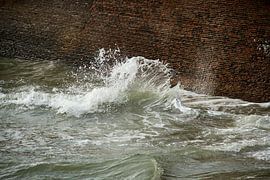 Opspattende golven von Abra van Vossen