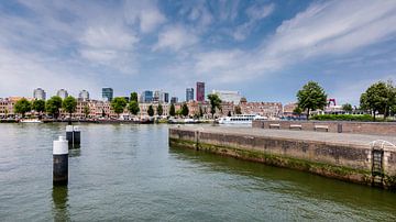 Skyline Rotterdam vanaf de Zuidoever. van Danny den Breejen