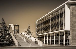 Maastricht, plein 1992 met hoge brug