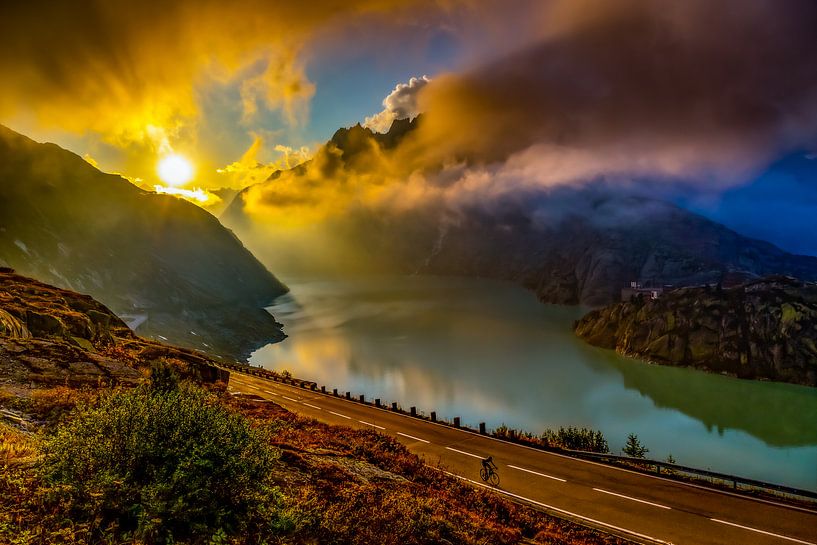 Zonsondergang op Grimselpas, Zwitserland van Freek van Oord