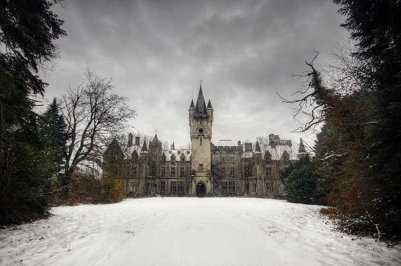 Urbex - Chateau de noisy van Angelique Brunas