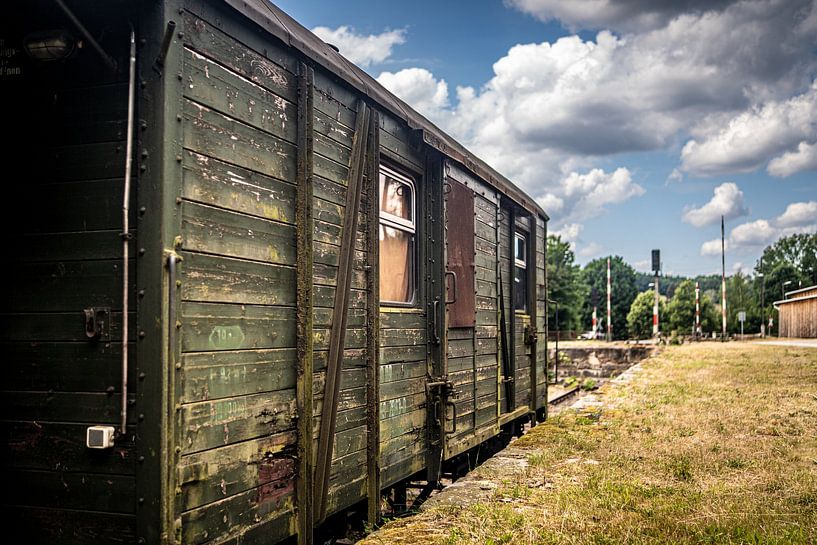 Old wagon by Johnny Flash