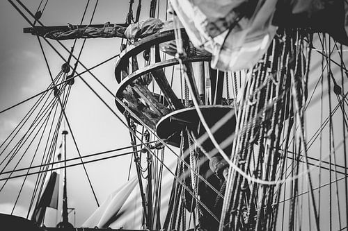 Black white photo of Crow's nest in the mast of an old sailboat
