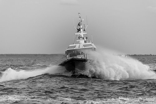 Pilot tender in the storm on the Westerschelde