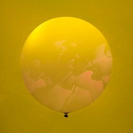 Moderne Abstraktion. Minimalismus. Senffarbe. von Alie Ekkelenkamp