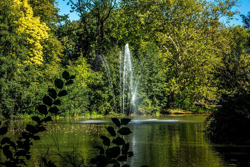 Utrecht-Juliana Park mit Brunnen 2 von Jaap Mulder