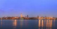 Antwerpen panorama met reflectie in de Schelde