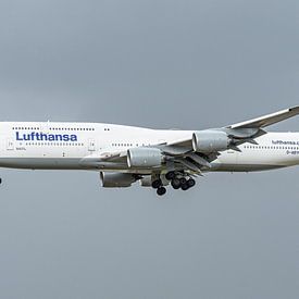 Boeing 747-8 de Lufthansa pour le transport de passagers. sur Jaap van den Berg