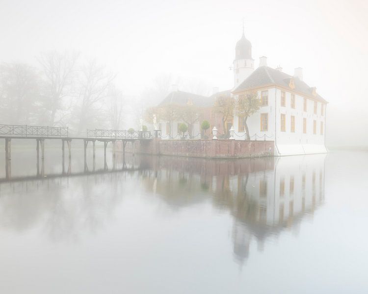 Fraeylemaborg Slochteren in de mist van Rick Goede