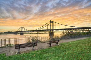 Krefeld-Uerdinger Brücke bei Sonnenaufgang